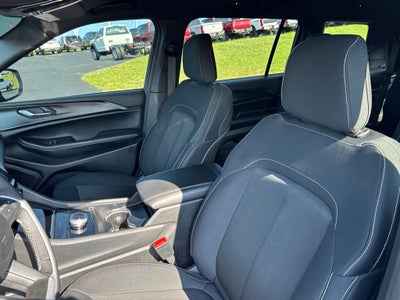 2024 Jeep Grand Cherokee L Laredo 4x2