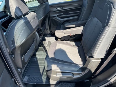 2024 Jeep Grand Cherokee L Laredo 4x2
