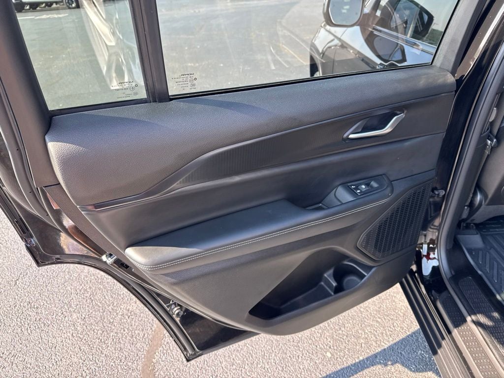 2024 Jeep Grand Cherokee L Laredo 4x2