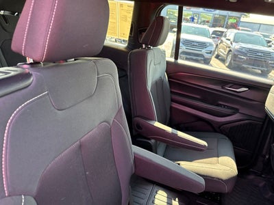 2024 Jeep Grand Cherokee L Laredo 4x2