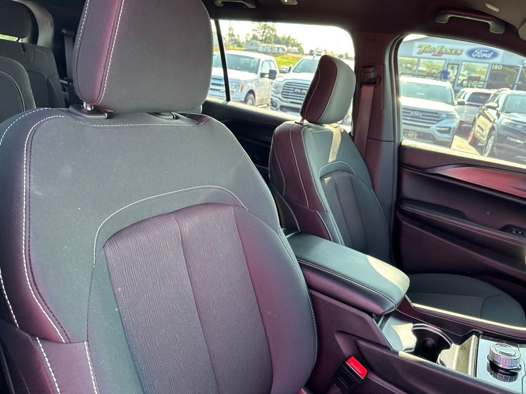 2024 Jeep Grand Cherokee L Laredo 4x2