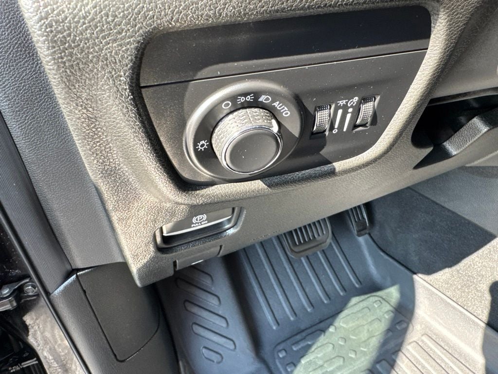 2024 Jeep Grand Cherokee L Laredo 4x2