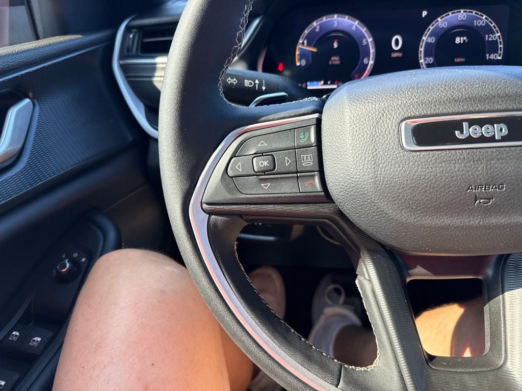 2024 Jeep Grand Cherokee L Laredo 4x2