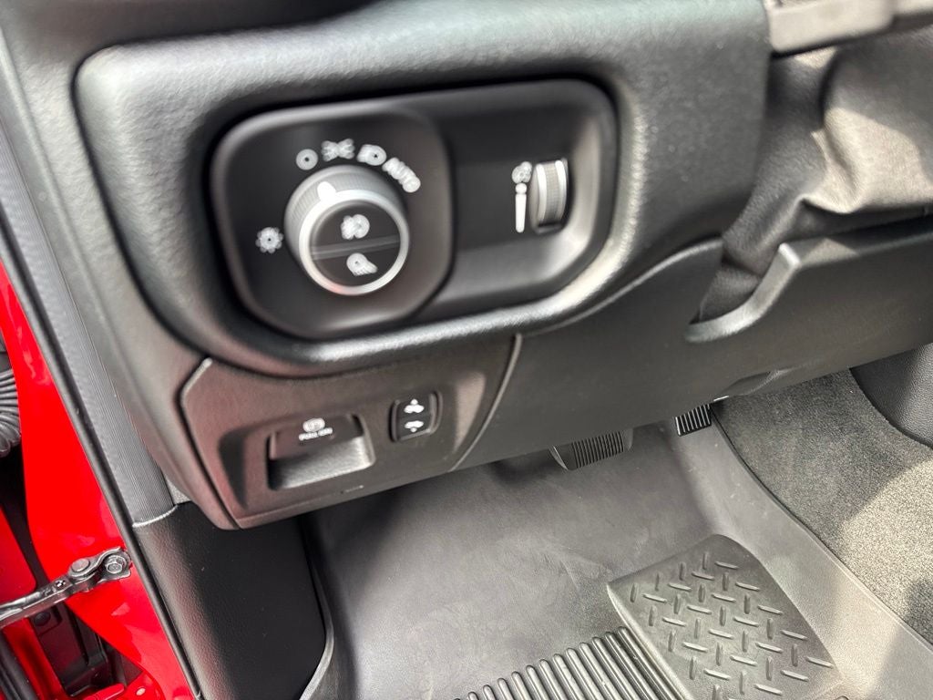 2022 RAM 1500 Big Horn Quad Cab 4x4 6'4' Box