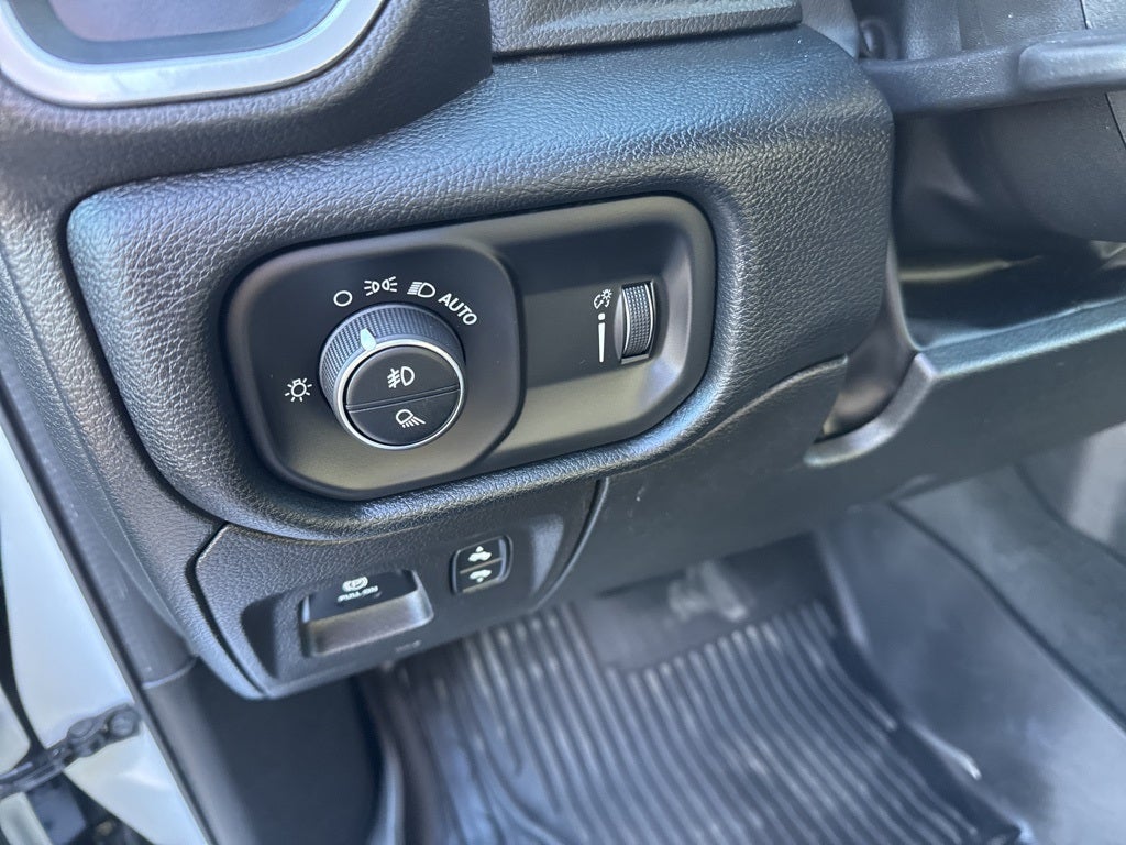 2022 RAM 1500 Big Horn Crew Cab 4x4 5'7' Box