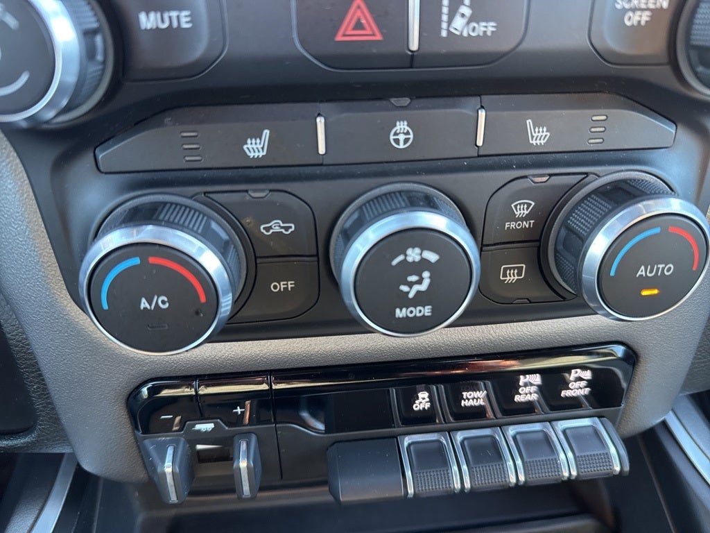 2022 RAM 1500 Big Horn Crew Cab 4x4 5'7' Box