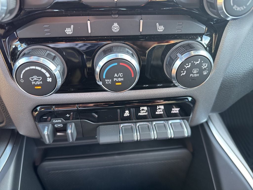 2026 RAM 1500 Big Horn Crew Cab 4x4 5'7' Box