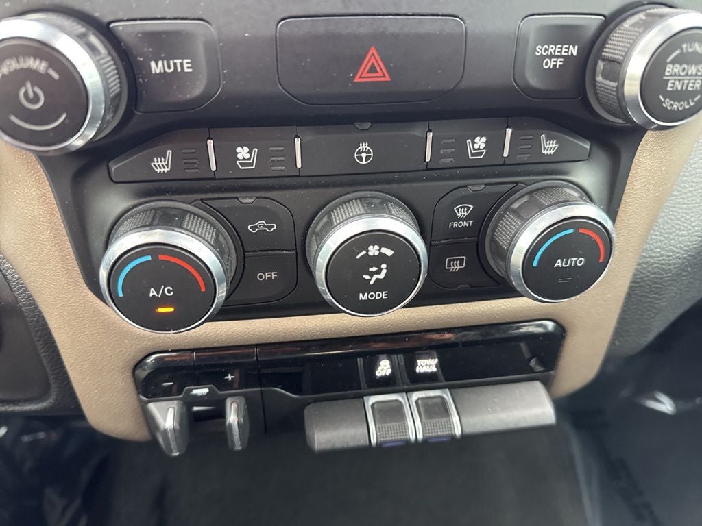 2022 RAM 1500 Laramie Crew Cab 4x4 5'7' Box
