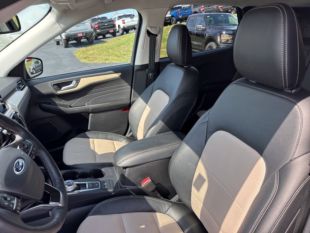 2022 Ford Escape Titanium Hybrid