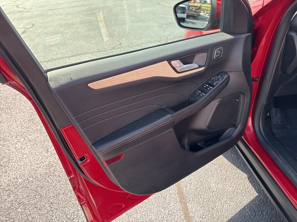 2022 Ford Escape Titanium Hybrid