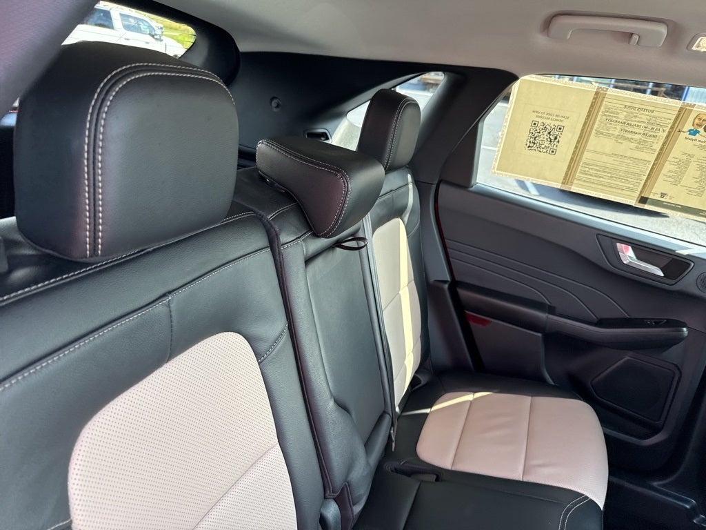 2022 Ford Escape Titanium Hybrid