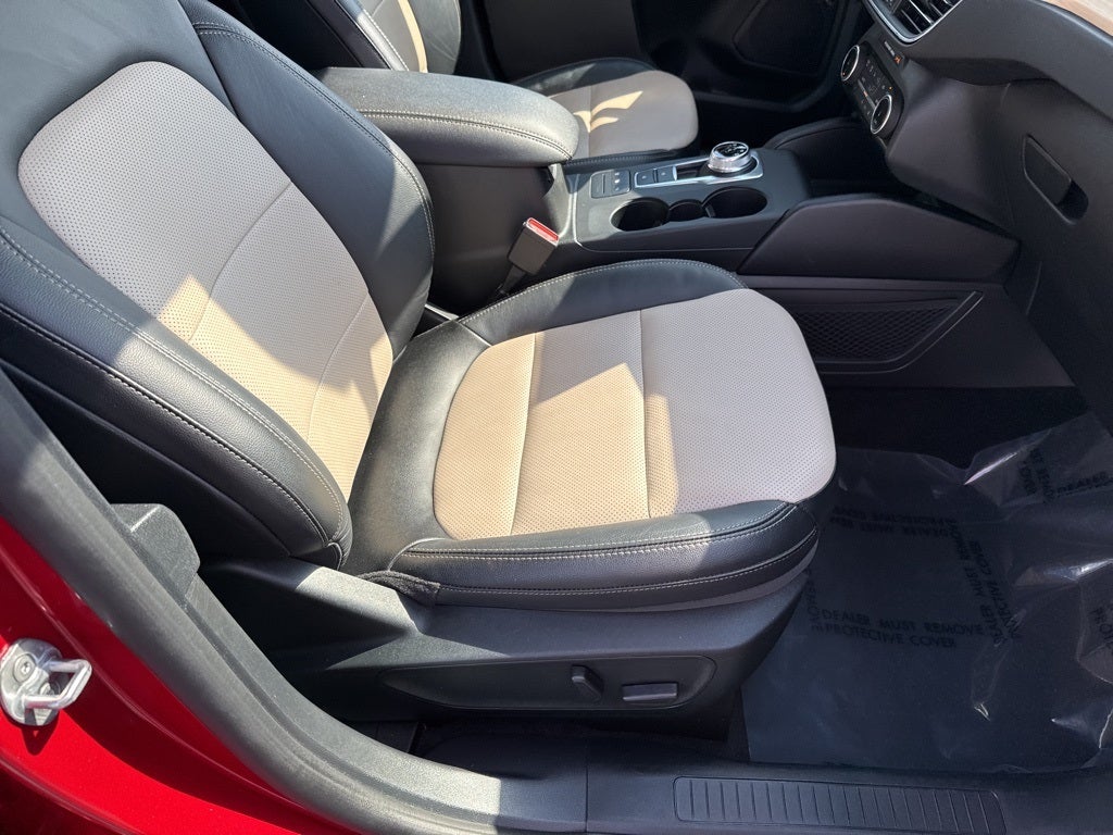 2022 Ford Escape Titanium Hybrid