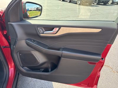 2022 Ford Escape Titanium Hybrid