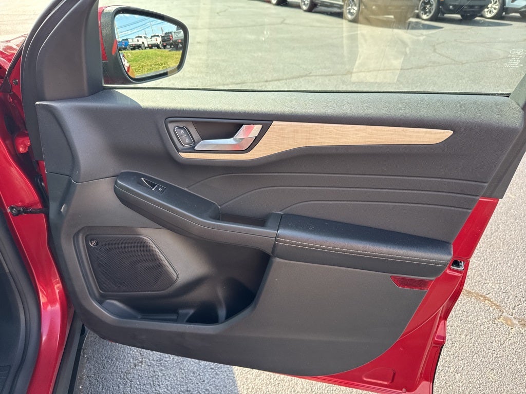 2022 Ford Escape Titanium Hybrid