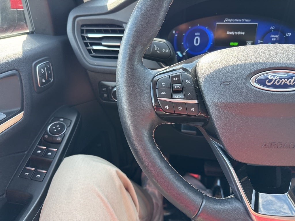 2022 Ford Escape Titanium Hybrid