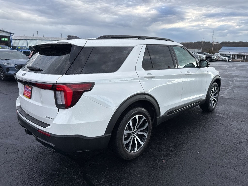 2025 Ford Explorer ST-Line