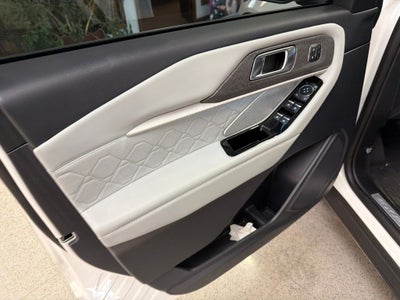 2025 Ford Explorer Platinum