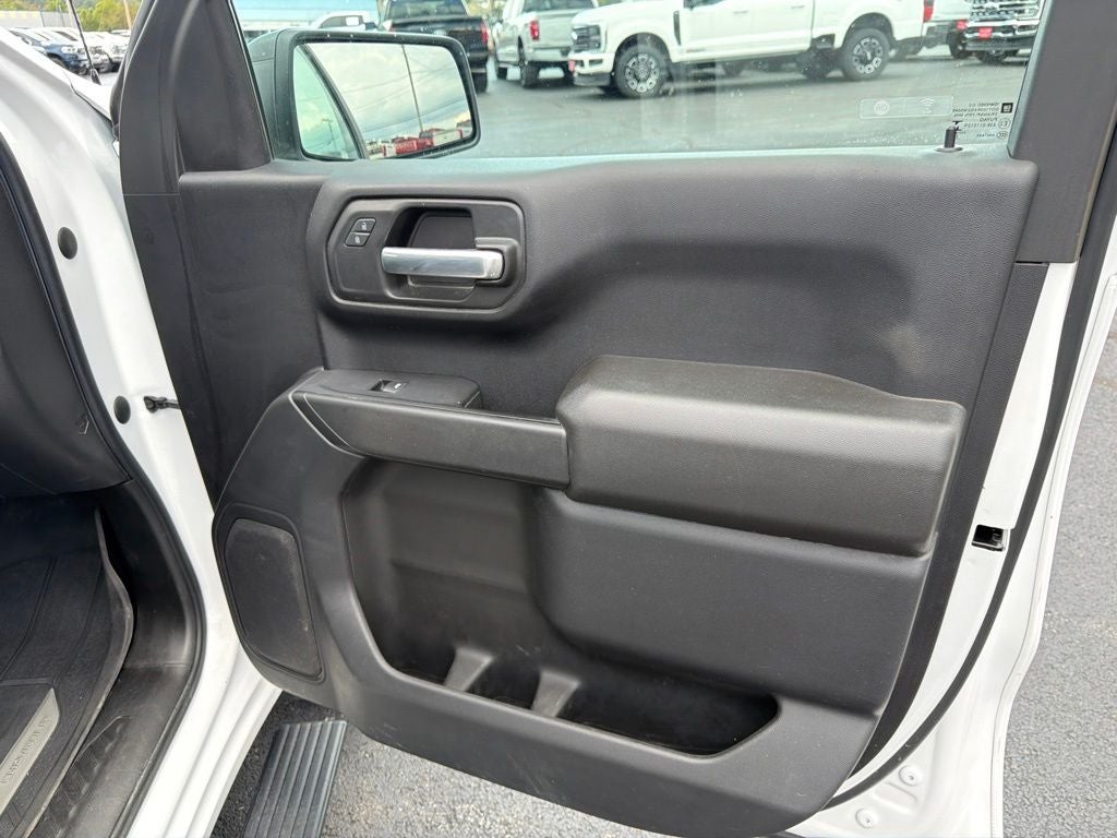 2022 Chevrolet Silverado 1500 4WD Crew Cab Short Bed Custom