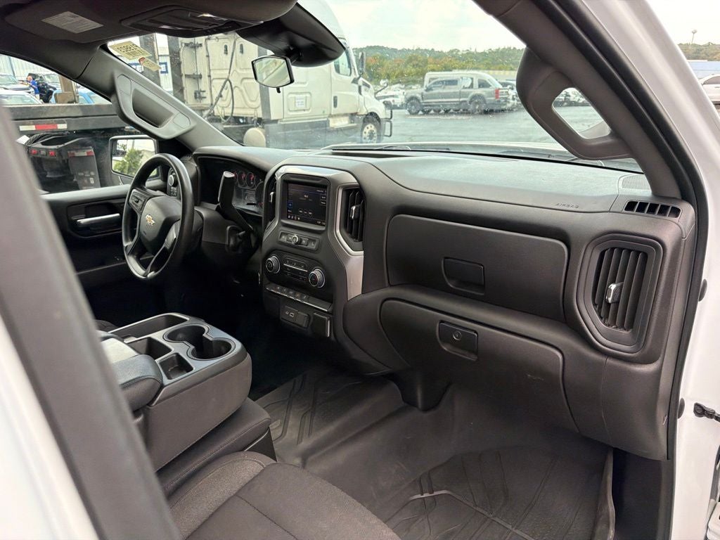 2022 Chevrolet Silverado 1500 4WD Crew Cab Short Bed Custom