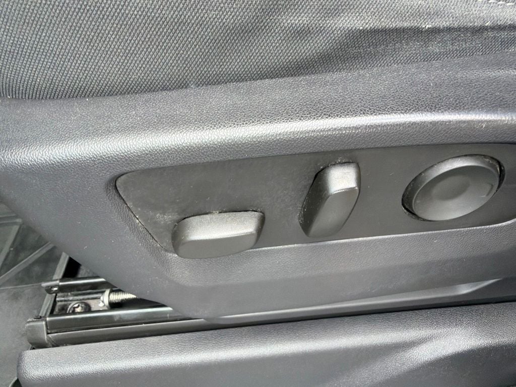 2022 Chevrolet Silverado 1500 4WD Crew Cab Short Bed Custom