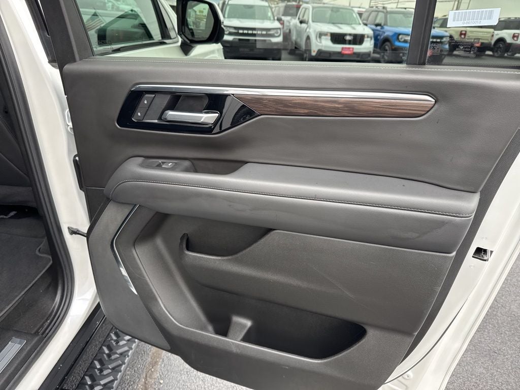 2025 Chevrolet Suburban 4WD Z71