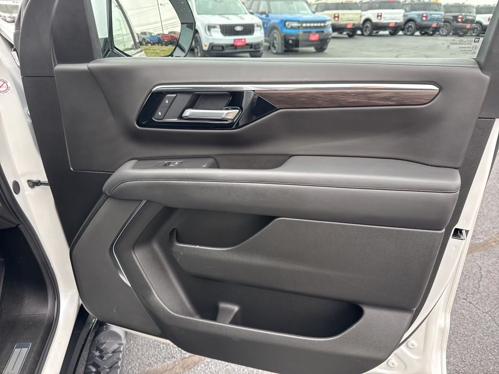 2025 Chevrolet Suburban 4WD Z71