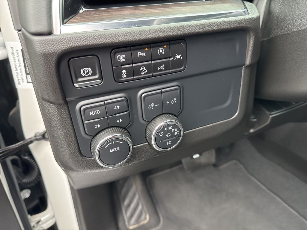 2025 Chevrolet Suburban 4WD Z71