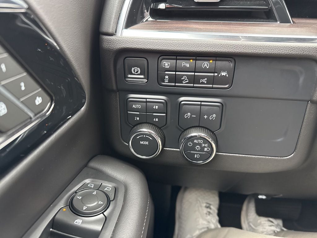 2025 Chevrolet Suburban 4WD Z71