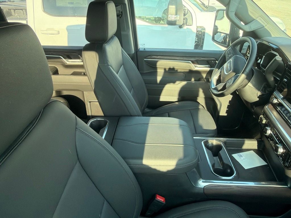 2026 GMC Sierra 2500 HD Crew Cab, Standard Bed, SLT, 4WD