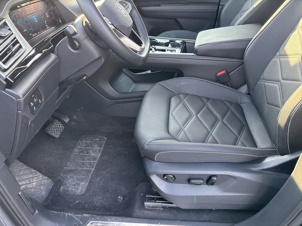 2025 Volkswagen Atlas Cross Sport 2.0T SE w/Technology