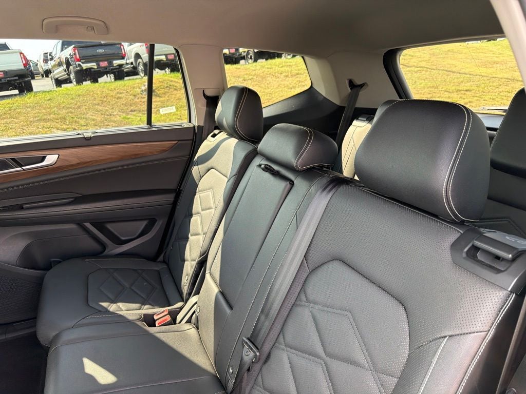 2025 Volkswagen Atlas 2.0T SE w/Technology