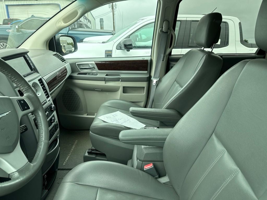 2010 Chrysler Town & Country Touring