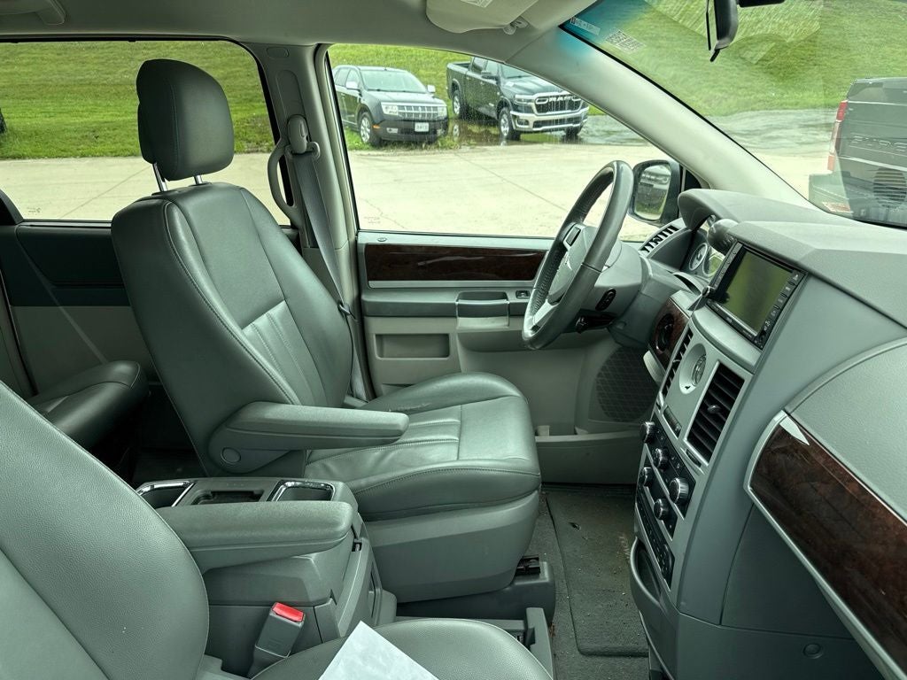 2010 Chrysler Town & Country Touring