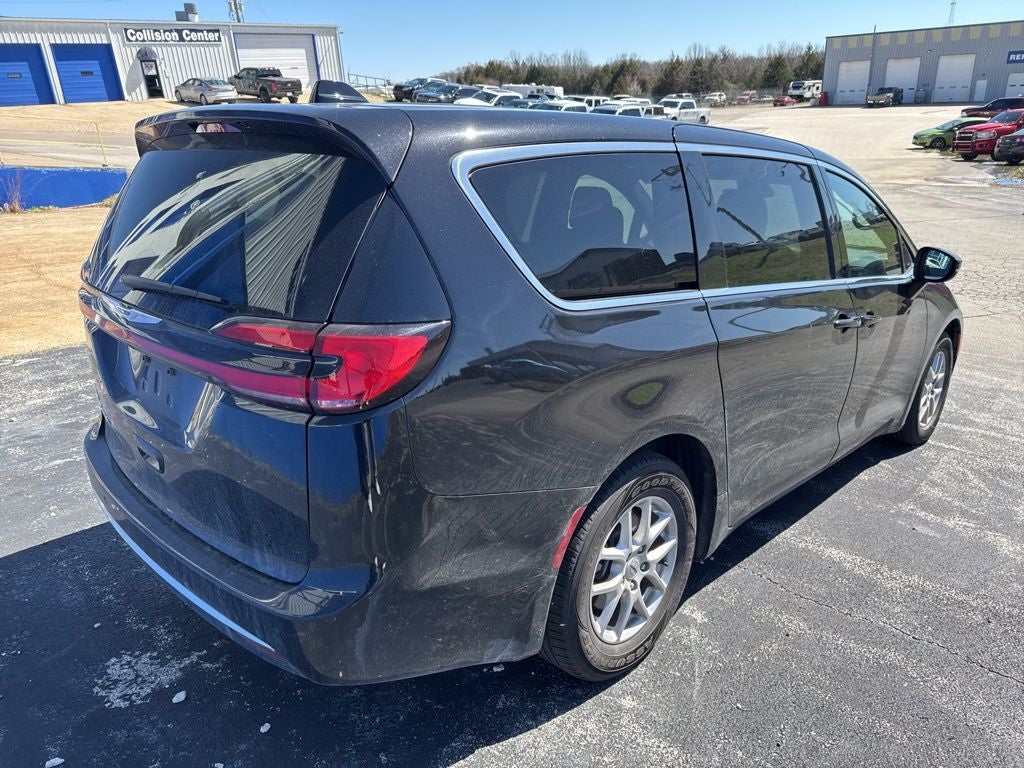 2025 Chrysler Pacifica Select