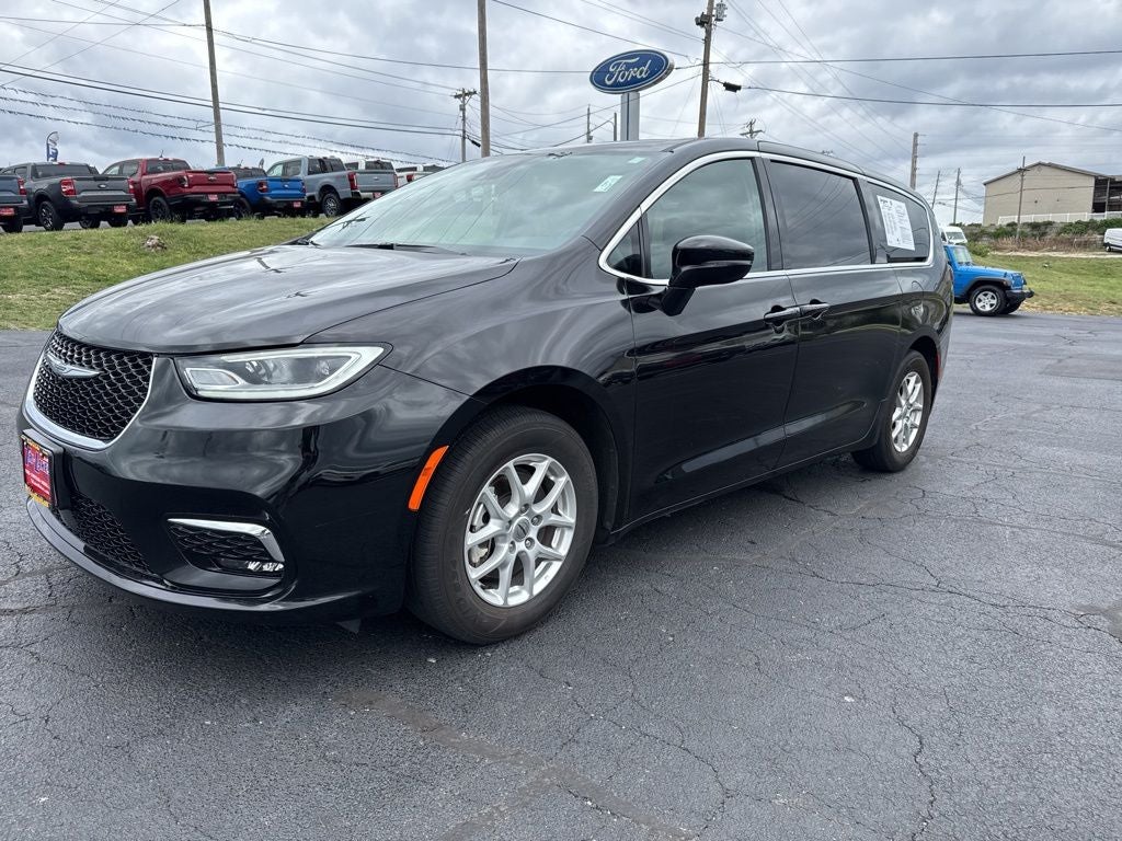 2025 Chrysler Pacifica Select
