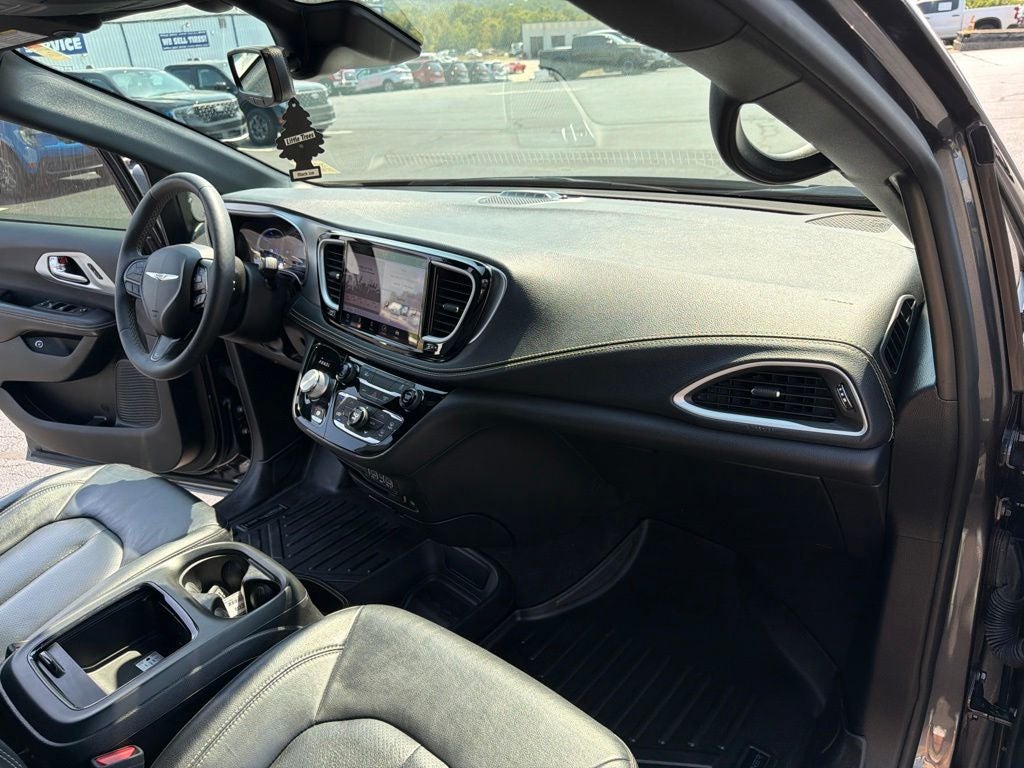 2022 Chrysler Pacifica Hybrid Touring L