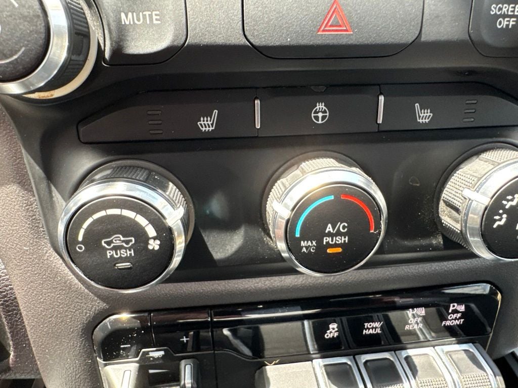 2022 RAM 3500 Big Horn Regular Cab 4x4 8' Box