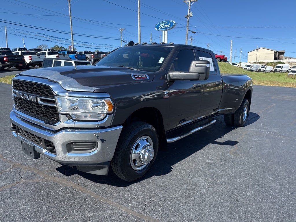 2024 RAM 3500 Tradesman Crew Cab 4x4 8' Box