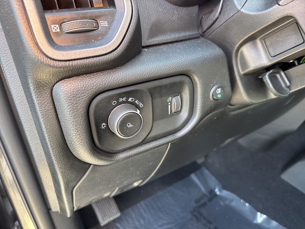 2024 RAM 2500 Tradesman Crew Cab 4x4 6'4' Box