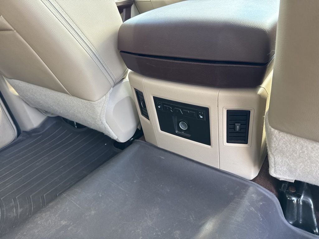 2018 RAM 2500 Laramie Crew Cab 4x4 6'4' Box