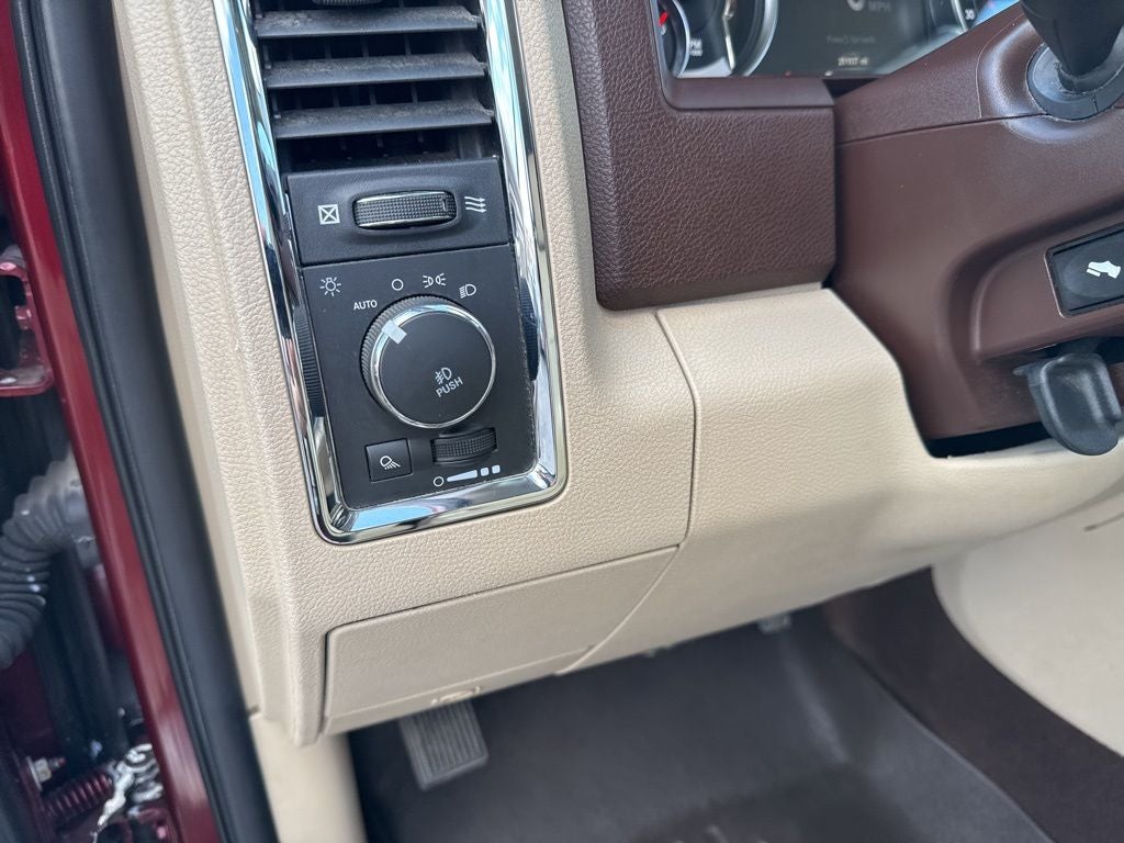 2018 RAM 2500 Laramie Crew Cab 4x4 6'4' Box