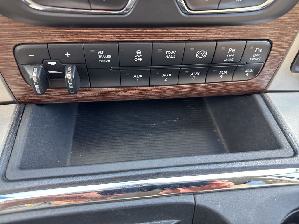 2018 RAM 2500 Laramie Crew Cab 4x4 6'4' Box