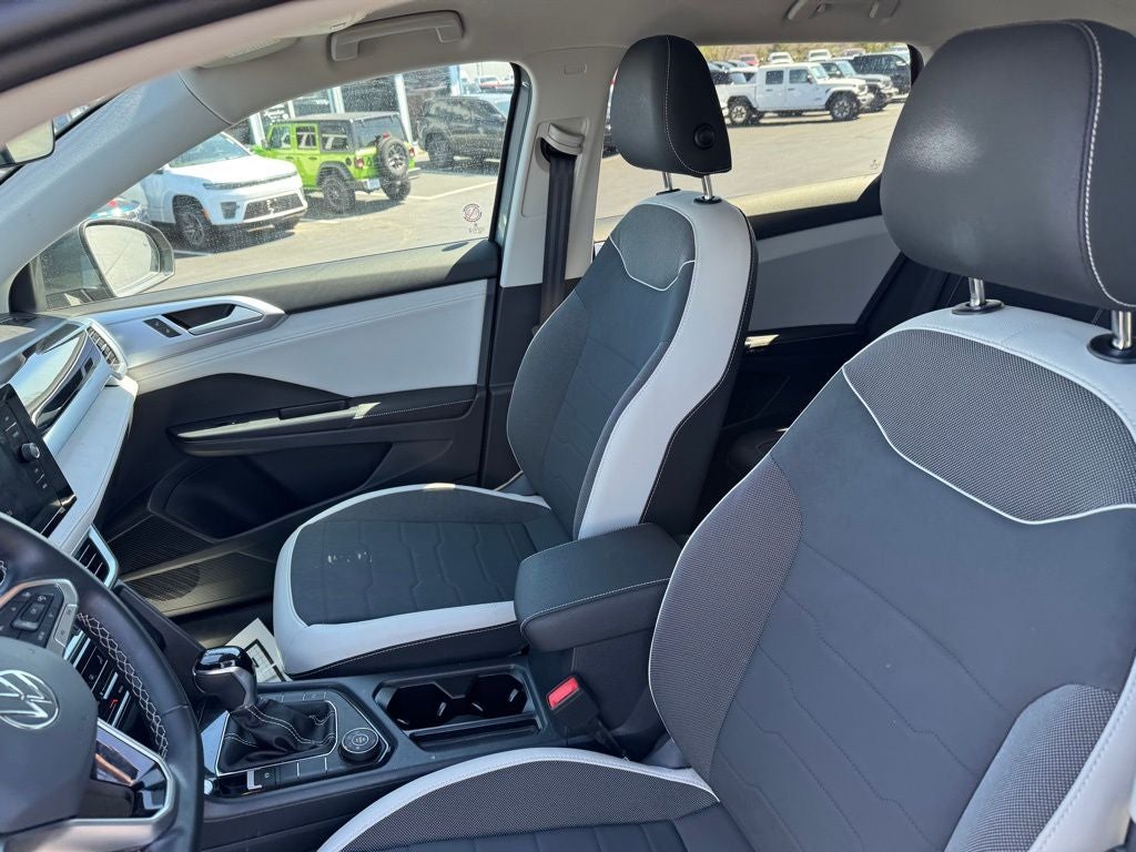 2025 Volkswagen Taos 1.5T SE