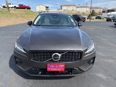 2023 Volvo S60 B5 Plus Dark Theme