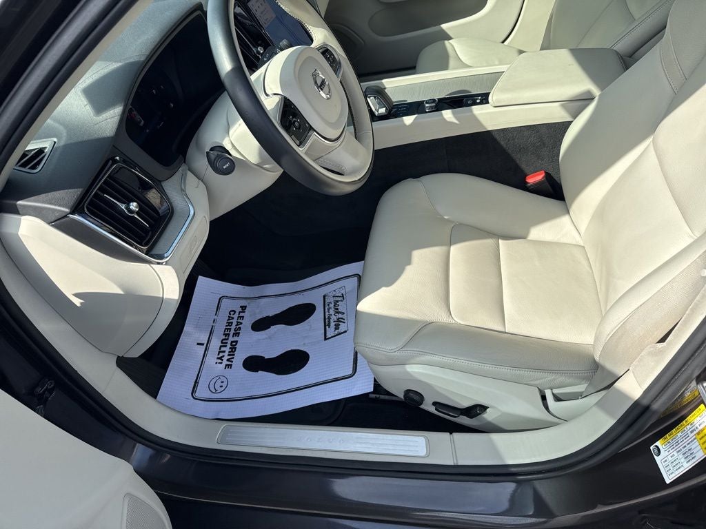 2023 Volvo S60 B5 Plus Dark Theme