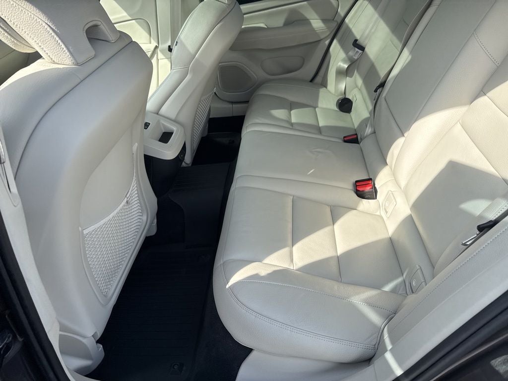 2023 Volvo S60 B5 Plus Dark Theme