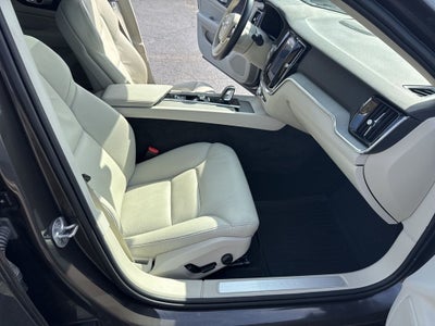 2023 Volvo S60 B5 Plus Dark Theme