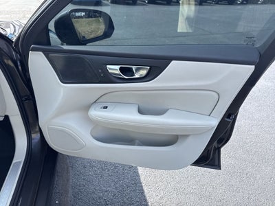 2023 Volvo S60 B5 Plus Dark Theme