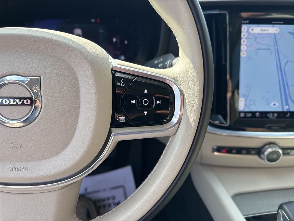 2023 Volvo S60 B5 Plus Dark Theme