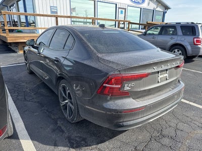 2023 Volvo S60 B5 Plus Dark Theme